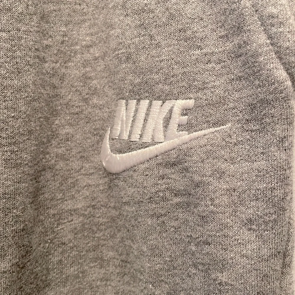 Kids nike grey joggers - Picture 2 of 2